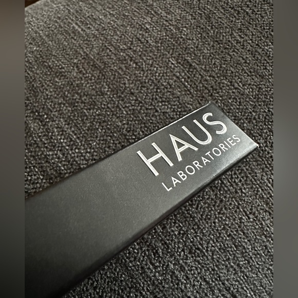 NEW HAUS Laboratories Demi-matte Lip liner - Picture 5 of 5